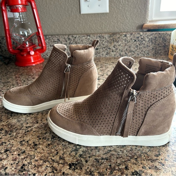 Madden Girl Perfekt Wedge Sneaker - Picture 6 of 6